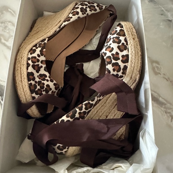 Vintage Moschino Animal Print wedge ankle strap shoes w/ribbon tie. size -6.5 - Picture 11 of 14
